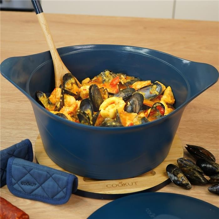 L’Incroyable Cocotte 24 cm Myrtille – Cookut – Avec manique et poignée inclus