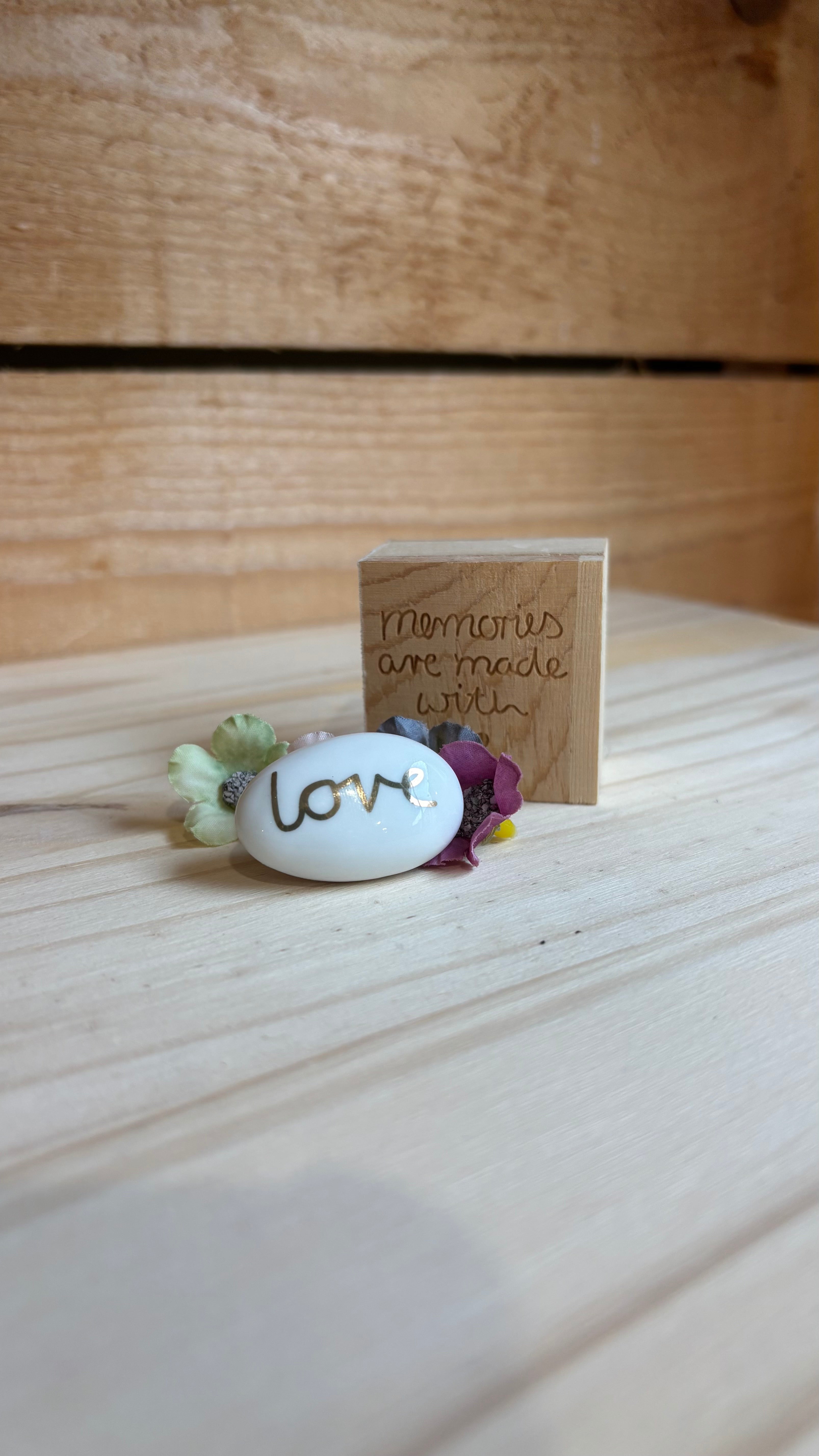 Lucky Box “Memories Are Made With Love” Galet en Porcelaine "Love"