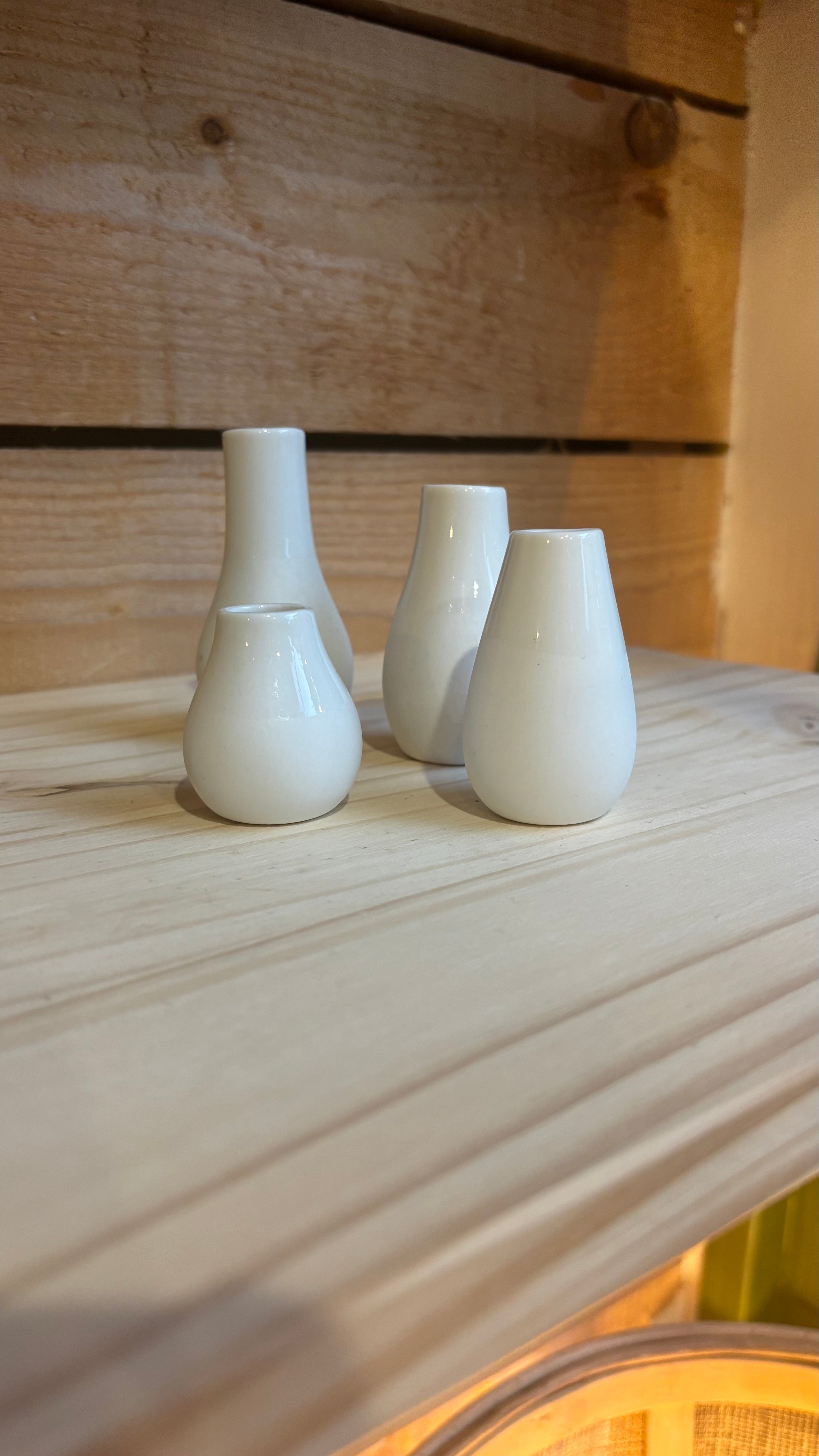 Lot de 4 mini vases en porcelaine