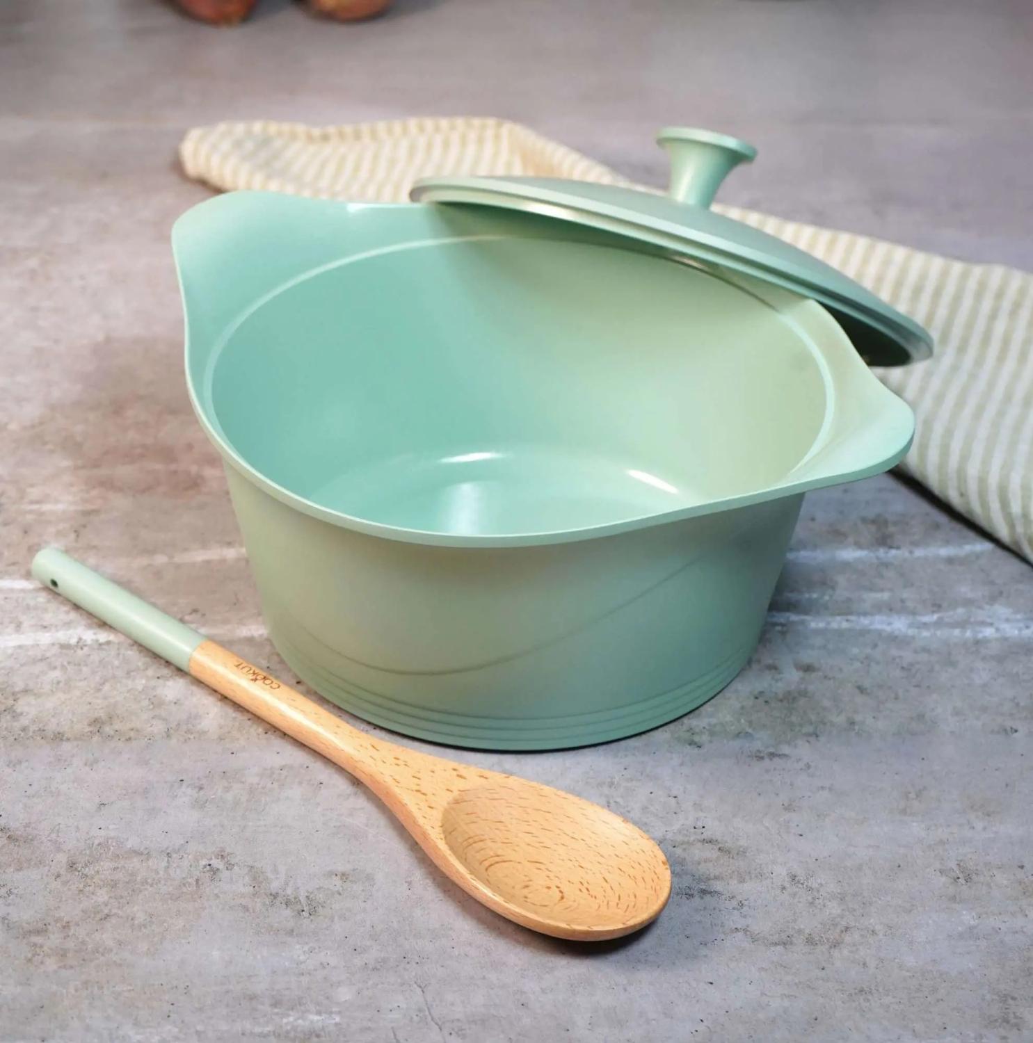 L’Incroyable Cocotte 28 cm Turquoise – Cookut – Avec manique et poignée inclus