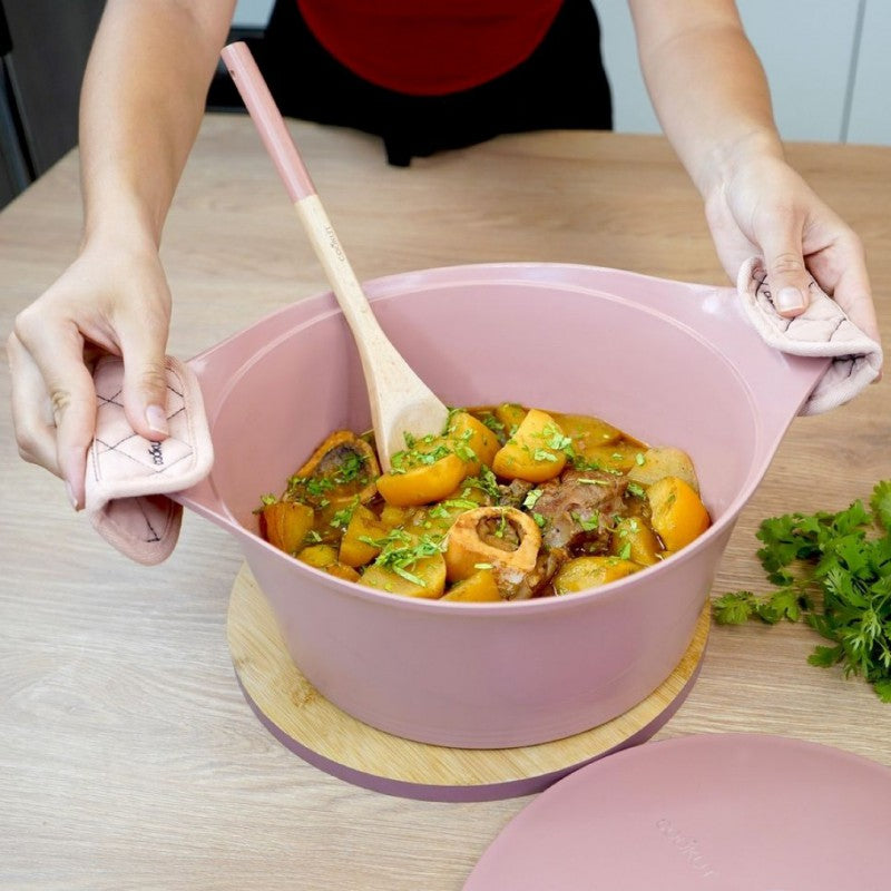 L'incroyable Cocotte 24cm Guimauve - Cookut - Avec manique et poignée inclus